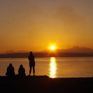 @pacificnwseasons @ Golden Gardens Park "Good night sun. #GetOutside #PNW #sunsetcity #GoldenGardens #Olympicssunset #Seattleparks #livewashington #lifeisabeach #PugetSound #SalishSea"