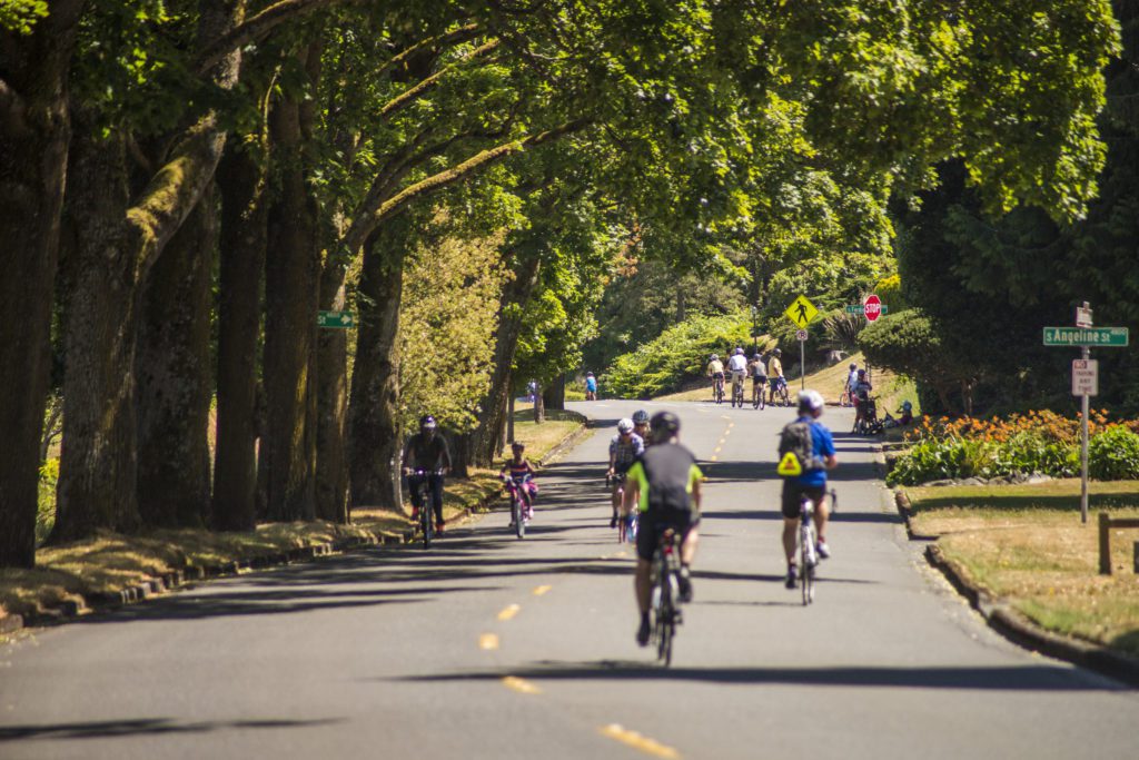 Los paseos en bicicleta de fin de semana regresan a Lake Washington Boulevard este verano